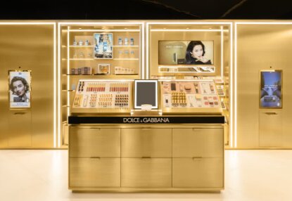 �żΰ��ɲ�չ�ڰ˽��й����ʽ��ڲ����� �״�չ��ȫϵ����ױ��Ʒ